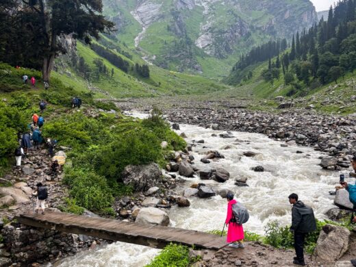 Hampta Pass Trek_From lush green valleys of Kullu to the stark_ dramatic landscapes of Spiti – Hampta Pass is a surreal crossover. Think wild rivers_ sno_1