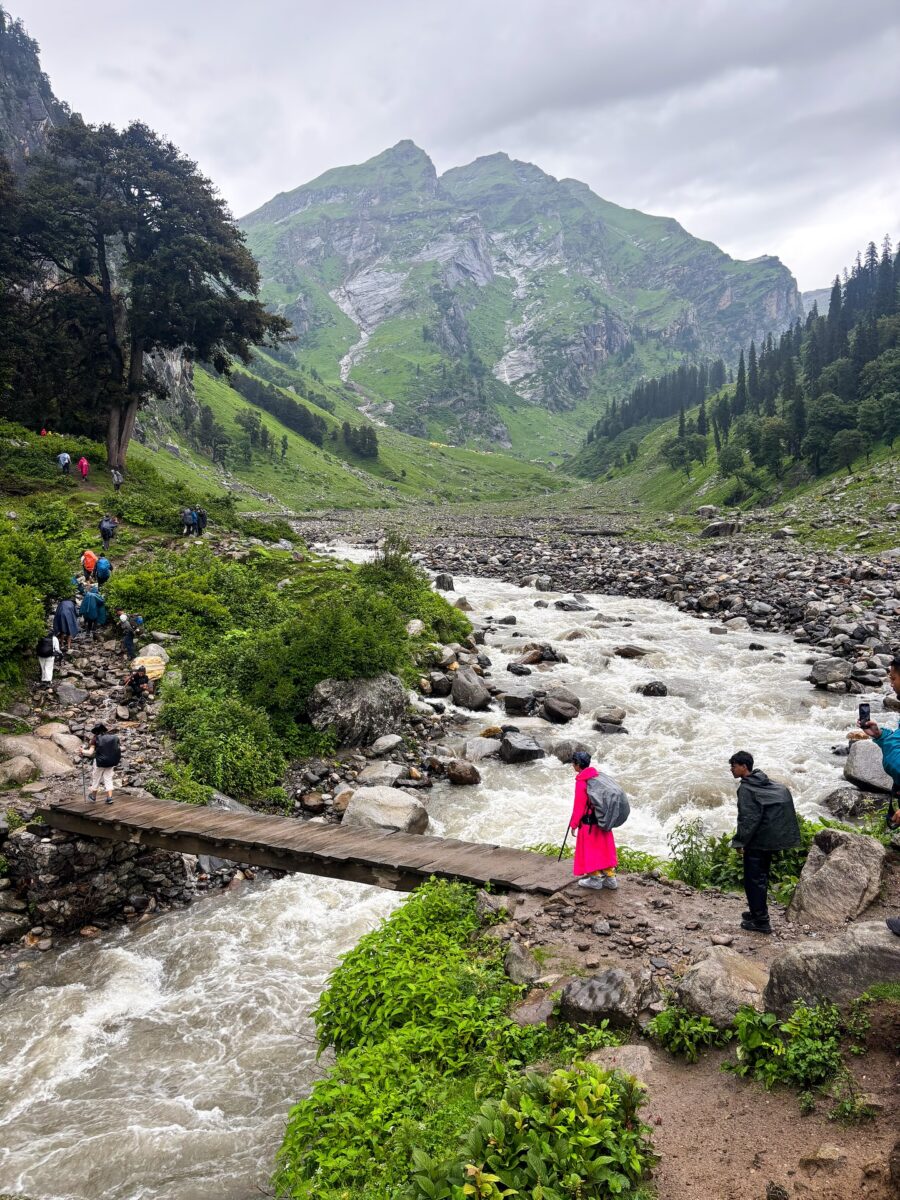 Hampta Pass Trek_From lush green valleys of Kullu to the stark_ dramatic landscapes of Spiti – Hampta Pass is a surreal crossover. Think wild rivers_ sno_1