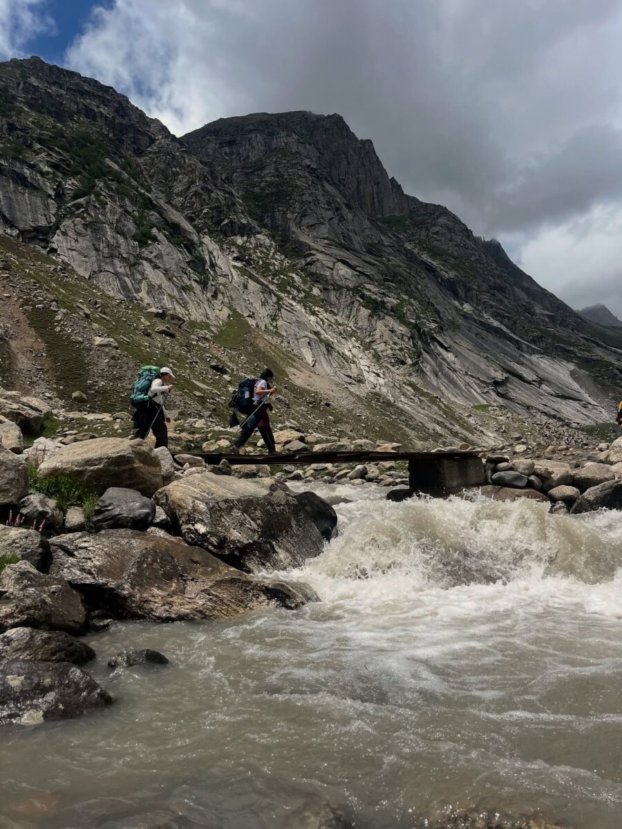 Hampta Pass Trek_From lush green valleys of Kullu to the stark_ dramatic landscapes of Spiti – Hampta Pass is a surreal crossover. Think wild rivers_ sno_4