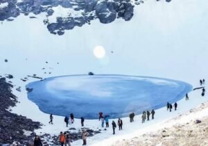 Skeleton Lake Trek